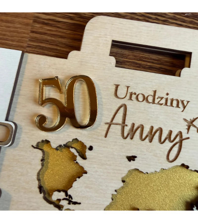Personalizowana Walizka na Pieniądze - Wyjątkowa Pamiątka Urodzinowa z Mapą Świata